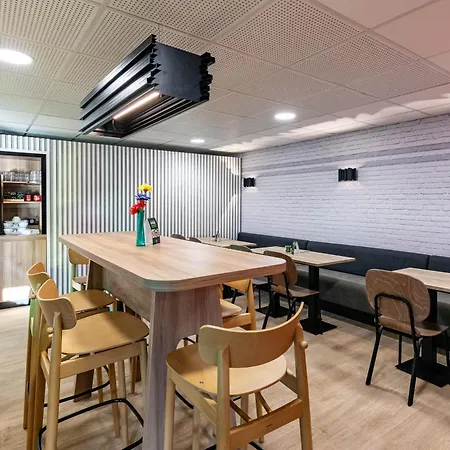 太阳王科尔马酒店 2* 科尔马